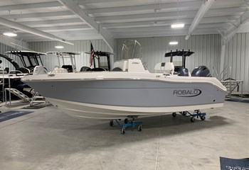 2025 Robalo R180 Alloy Gray  Boat